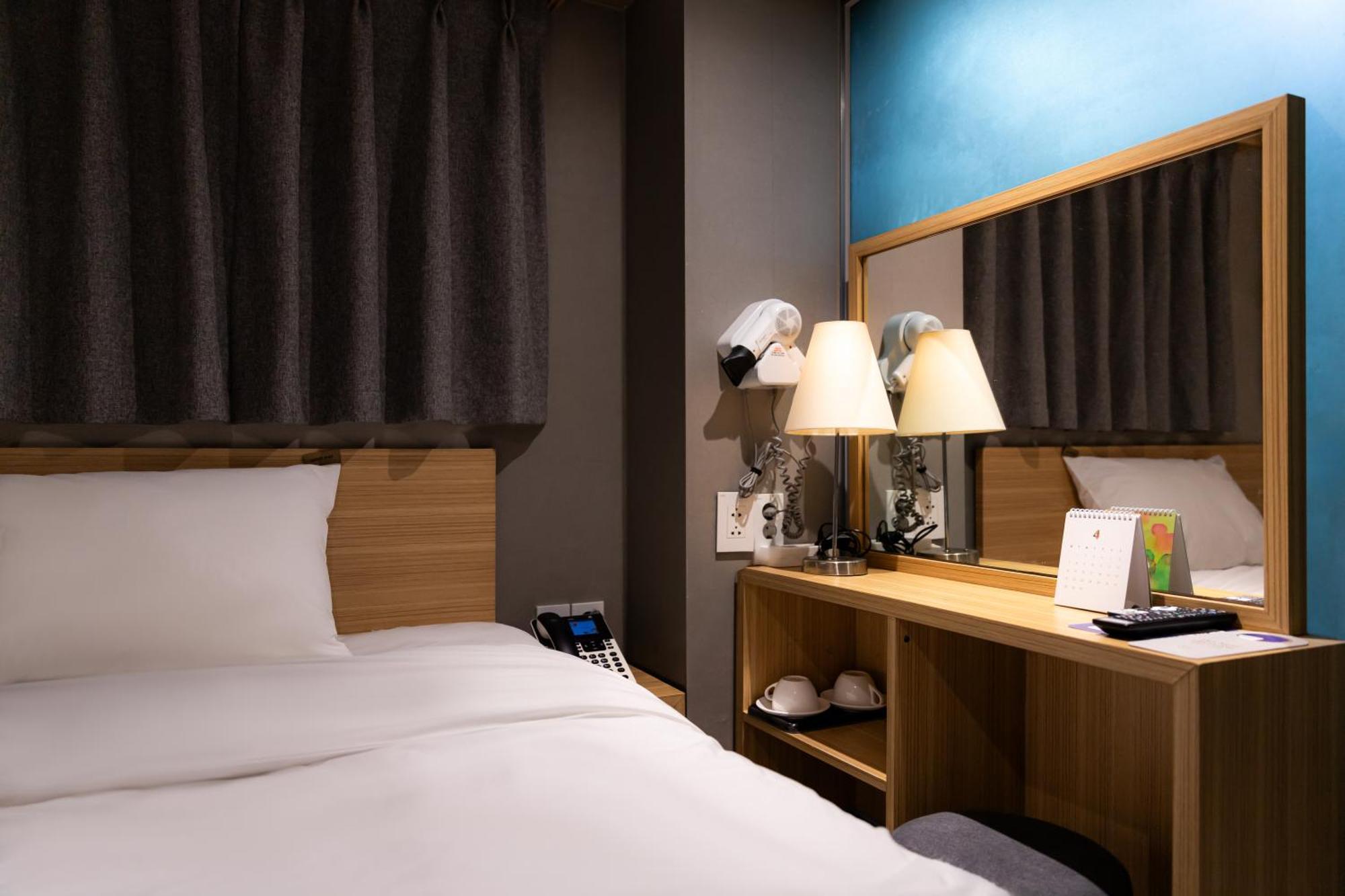 Hotel About 2*