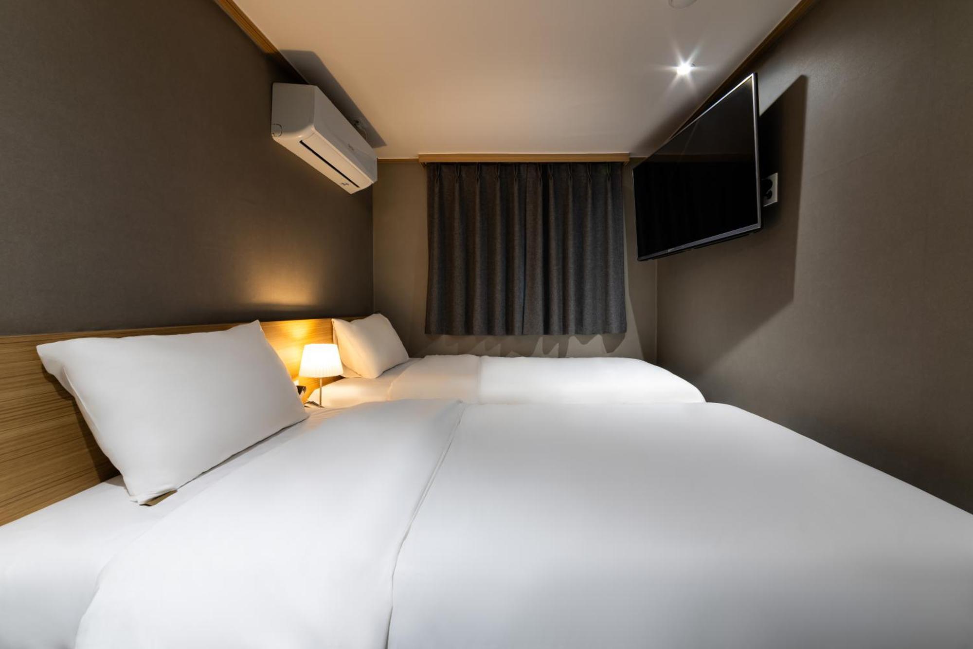 Hotel About 2*