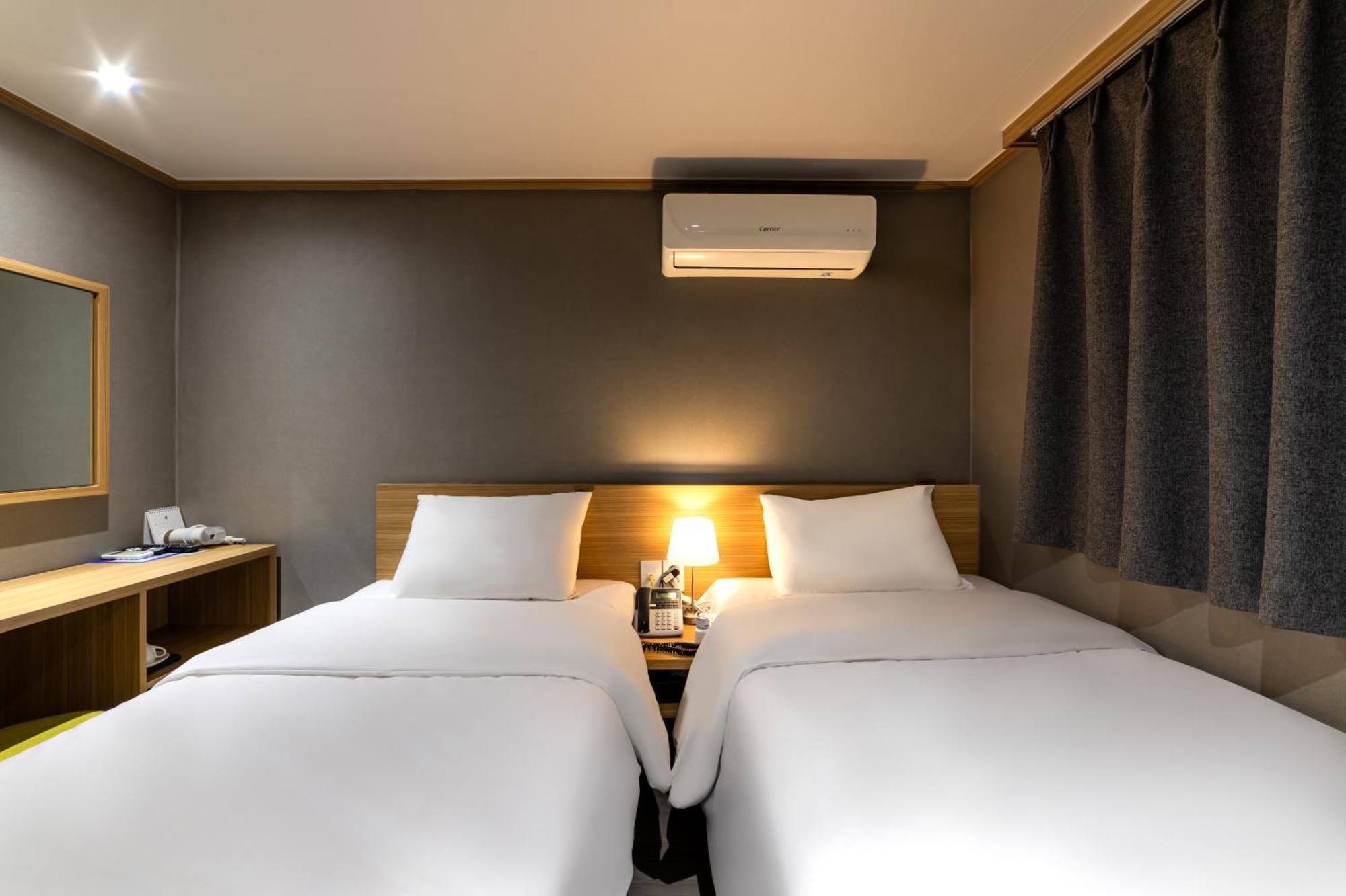 Hotel About 2*