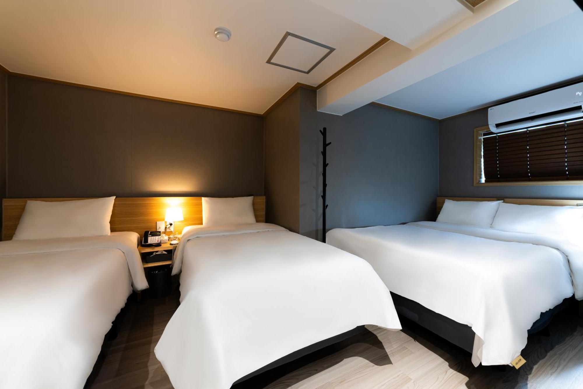 Hotel About 2*