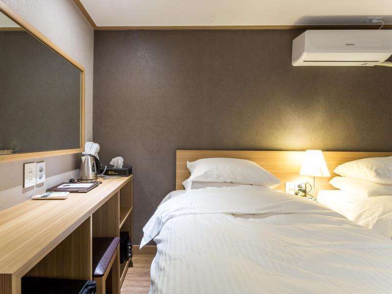 Hotel About 2*